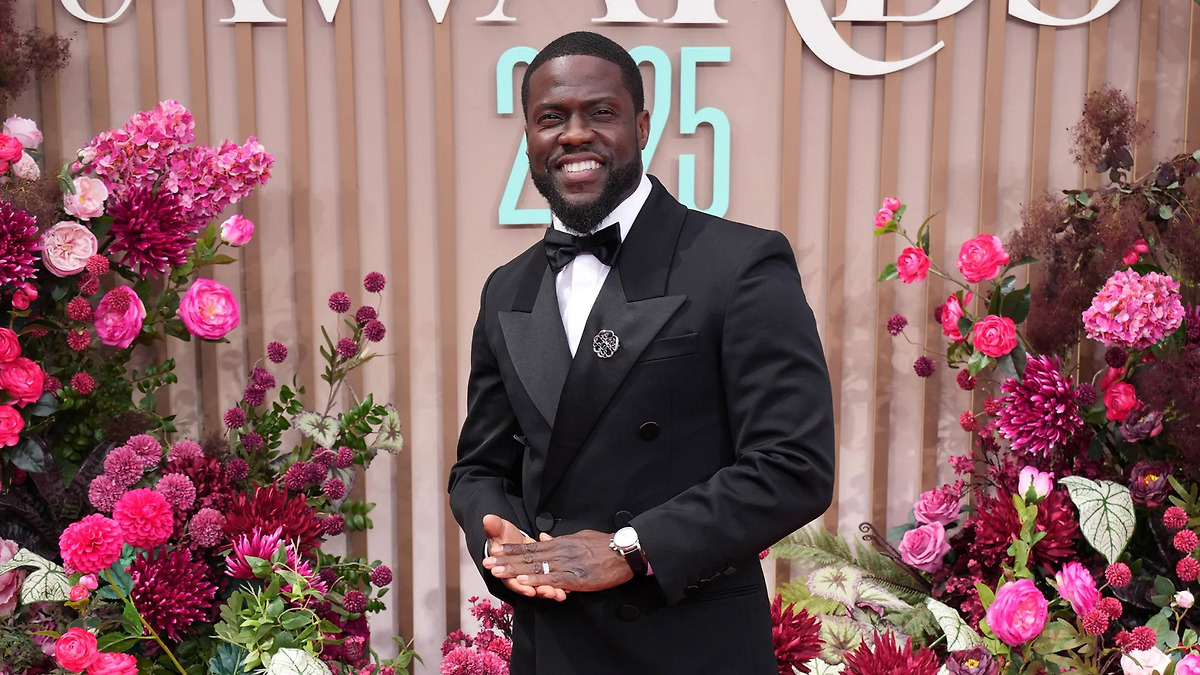 ‎The Roast of Kevin Hart (2026) directed by Beth McCarthy-Miller ...