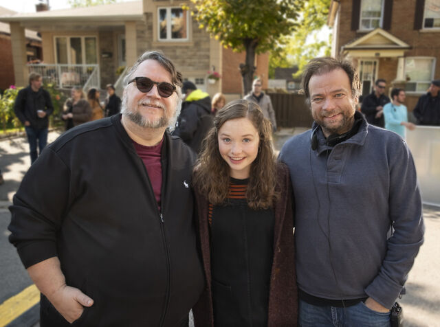 Guillermo del Toro, star Zoe Margaret Colletti, and director André Øvredal on the set of Scary Stories To Tell In The Dark.