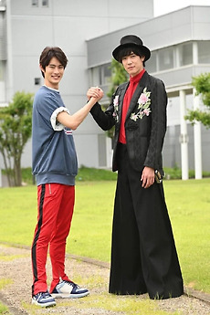 仮面ライダー セイバー 缶バッジ 神山飛羽真 内藤秀一郎 スーパー