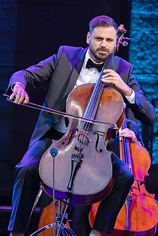 ‎Stjepan Hauser plays Bach and Morricone @ Château de Neuschwanstein ...