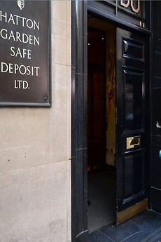 ‎Britain's Biggest Diamond Heist: The Inside Story • Film + cast