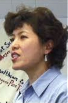 ‎Becoming Ourselves: How Immigrant Women Transformed Their World (2013