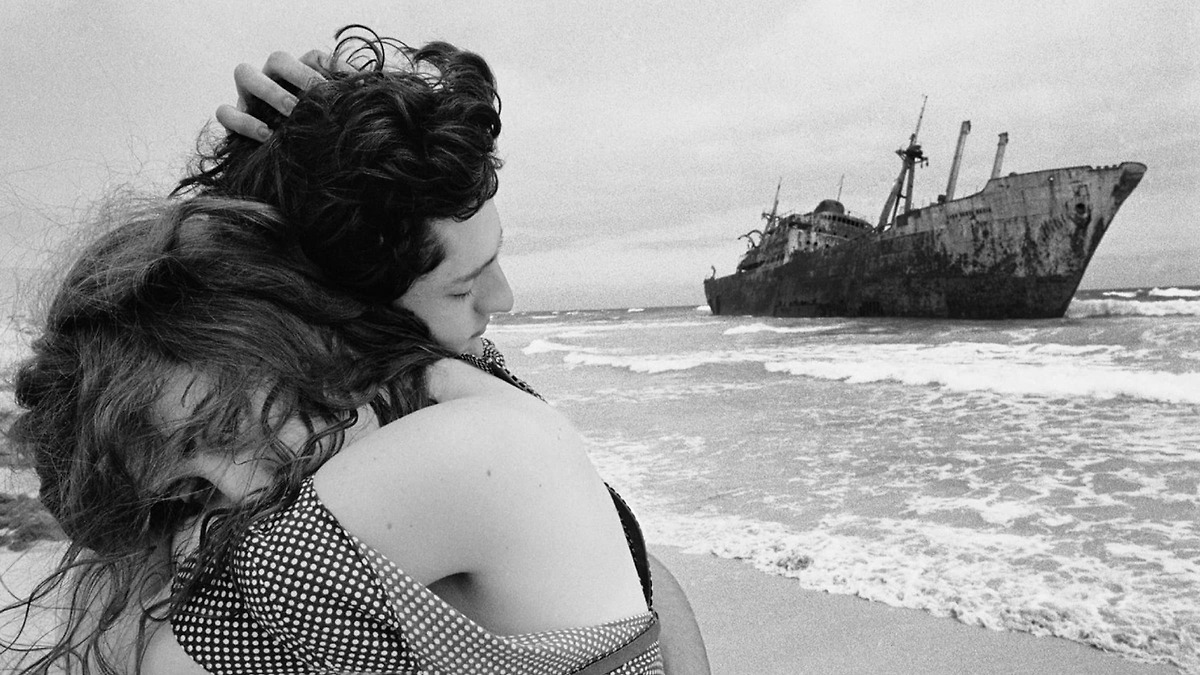 ‎Foreign Land (1995) directed by Walter Salles, Daniela Thomas