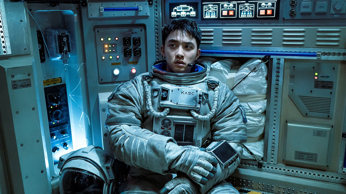 The Moon (2025) directed by Kim Yonghwa • Reviews, film + cast
