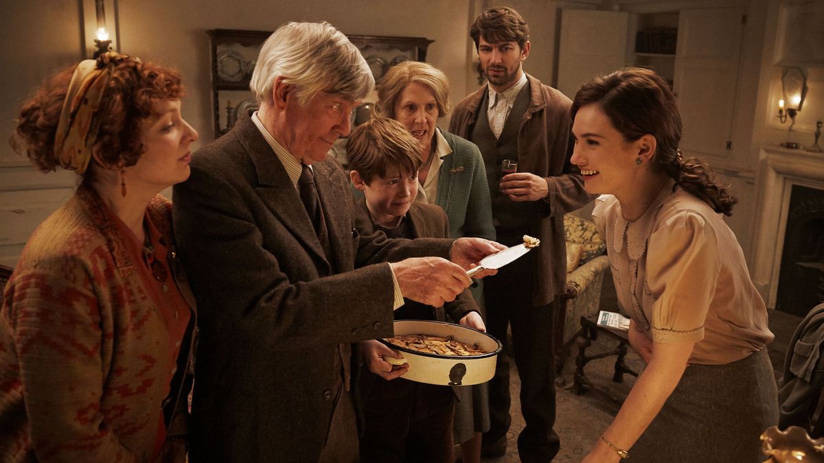 movie review the guernsey literary and potato peel pie society