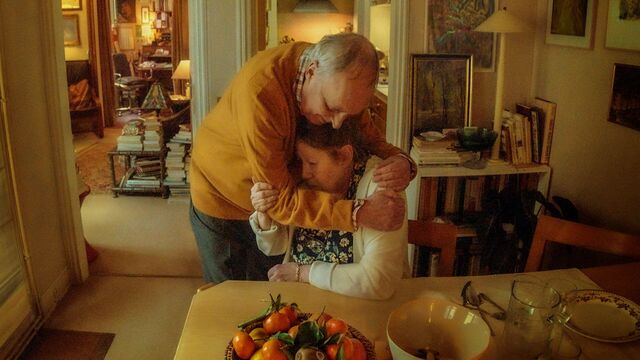 Father (Dario Argento) and Mother (Françoise Lebrun) getting through another day together in Vortex.