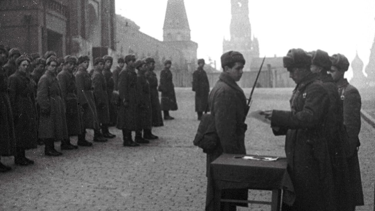 Moscow Strikes While Washington Stares at Tehran