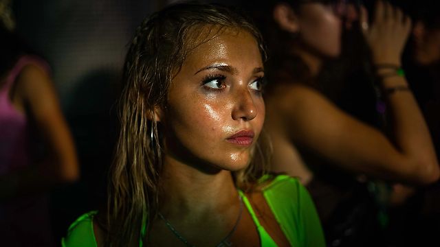 Green: the color of Tara’s fairweather friend Skye; the color of the nightclub in the sound mix.
