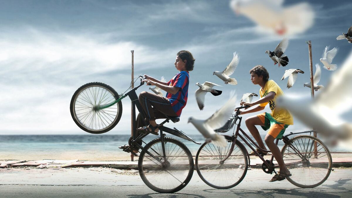 Parava Cast Parava (2017) directed by Soubin Shahir • Reviews, film + cast ...