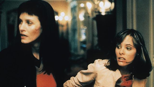 Courteney Cox and Parker Posey having a scream queen-off in Scream 3 (2000).