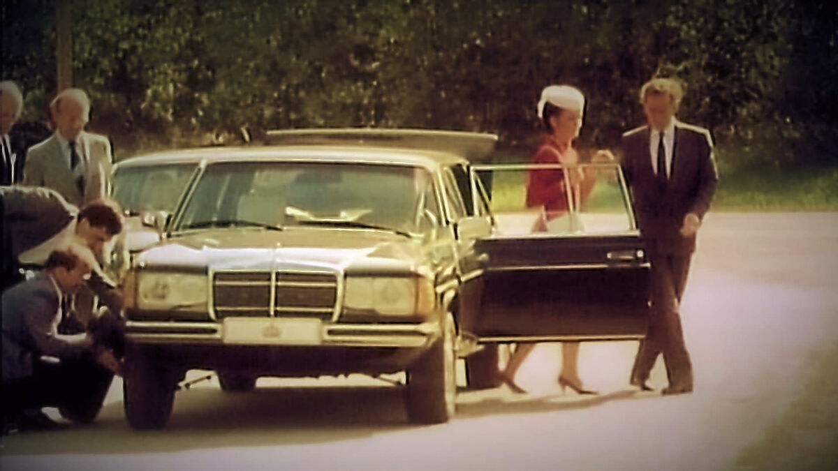 Lars Molin Kunglig toilette (1986) directed by Lars Molin • Reviews, film + cast ...