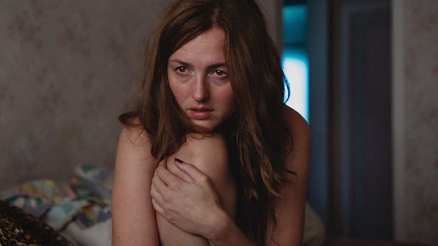 Renate Reinsve reunites with Anders Danielsen Lie in Handling the Undead.