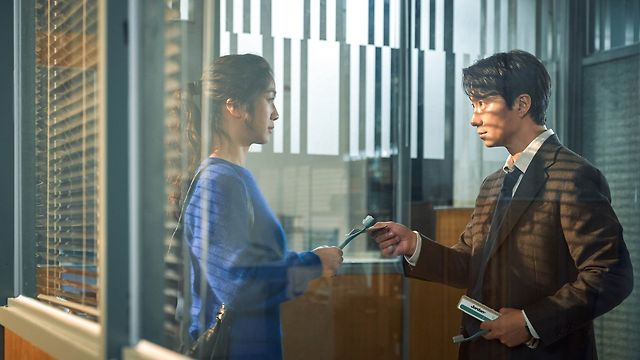 Hae-joon gets more than he bargained for as his infatuation with Seo-rae grows deeper.