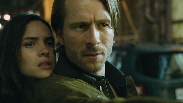 Adria Arjona and Glen Powell in Hit Man.