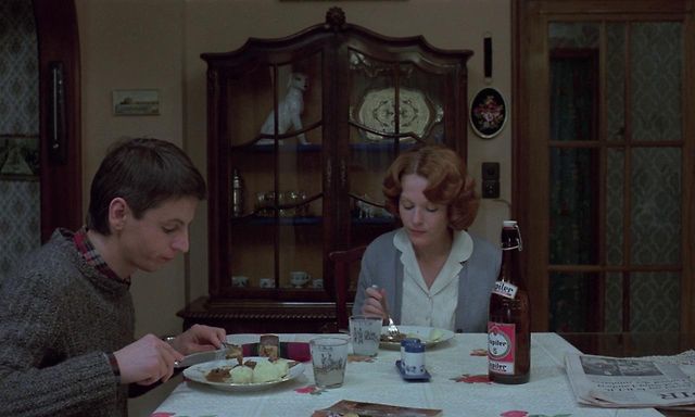 Sylvain Dielman (Jan Decorte) tucks into his mother’s spuds.