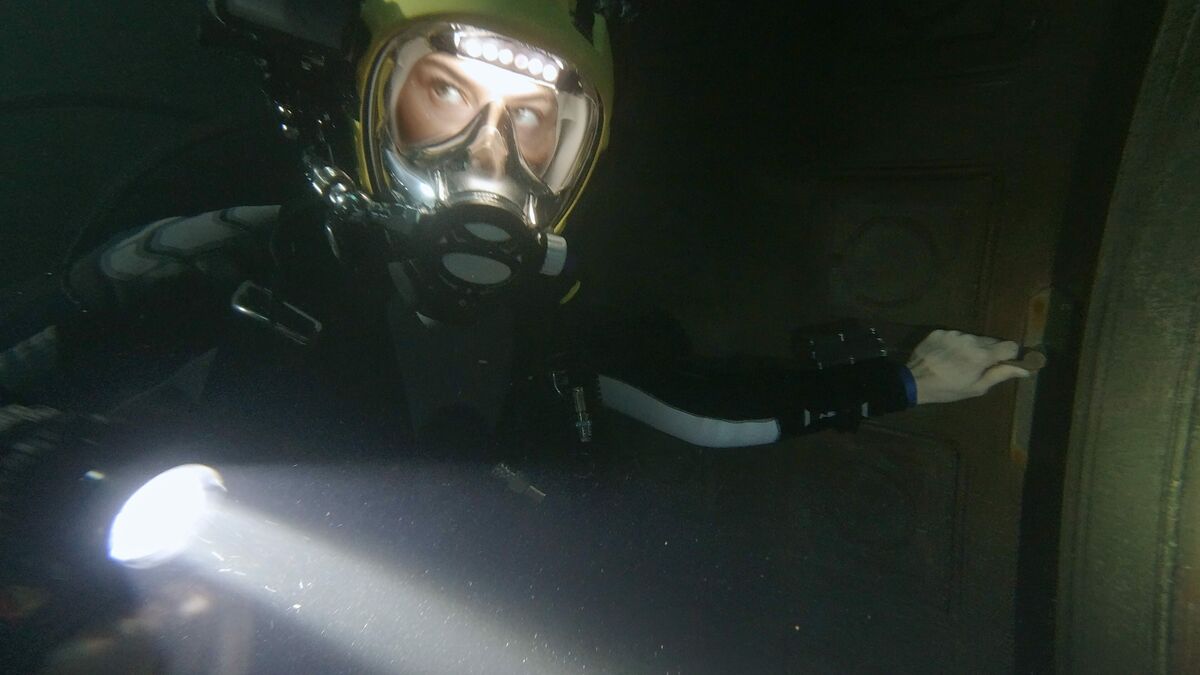 ‎The Deep House (2021) directed by Alexandre Bustillo, Julien Maury ...
