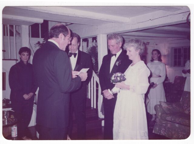 Newman and Woodward renew their wedding vows.