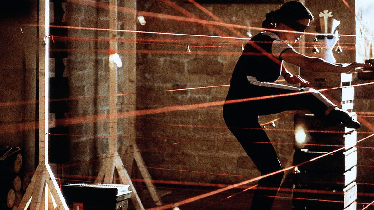 Entrapment (1999) directed by Jon Amiel • Reviews, film + cast • Letterboxd
