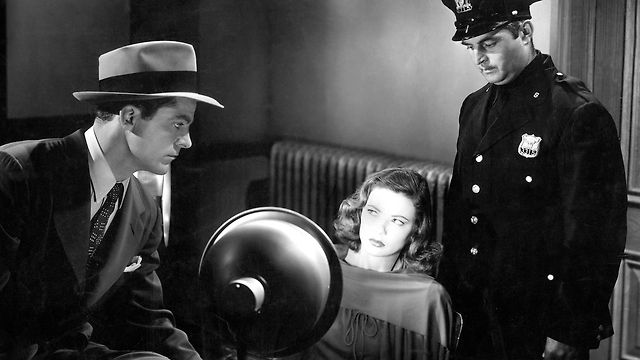 Det. Lt. Marc McPherson (Dana Andrews) interrogates love interest Laura (Gene Tierney). 