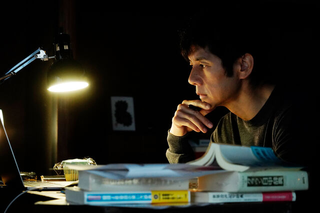Hidetoshi Nishijima prepares his director’s notes for his Uncle Vanya cast.