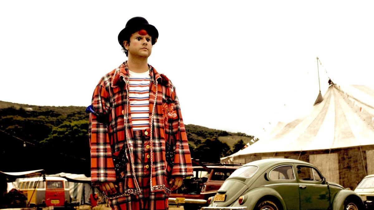 The Clown’ watched by lice •