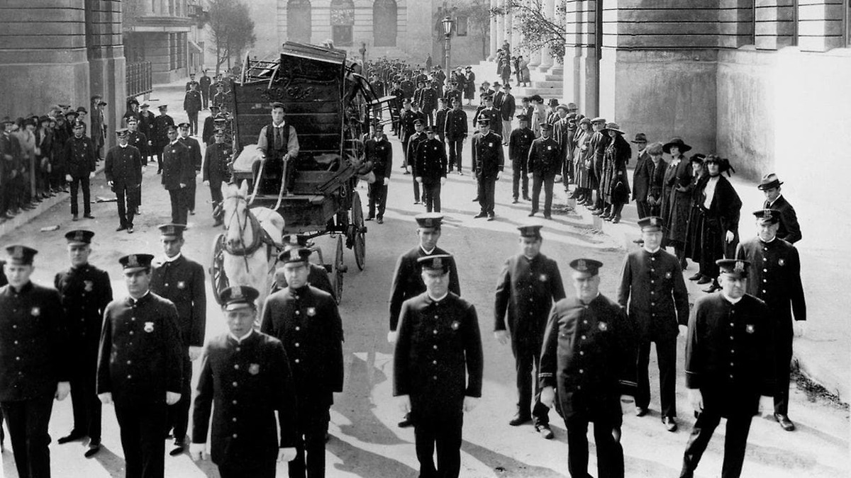 Cops 1922 Directed By Edward F Cline Buster Keaton Reviews Film cops-1922-directed-by-edward-f-cline-buster-keaton-reviews-film