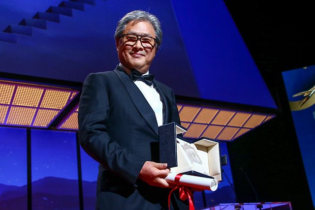 Park Chan-wook accepting the award for Best Director for Decision to Leave at the 2022 Cannes Film Festival.