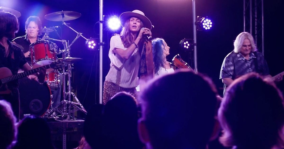 Yellowstone’s Dawn Olivieri Is a Rock Star in Six Days in Evergreen Trailer | Exclusive