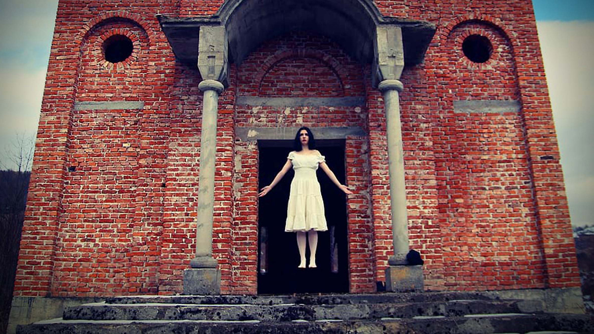 ‎Fiscal Spotlight: Using Cinema and Surrealism to Express Anxious