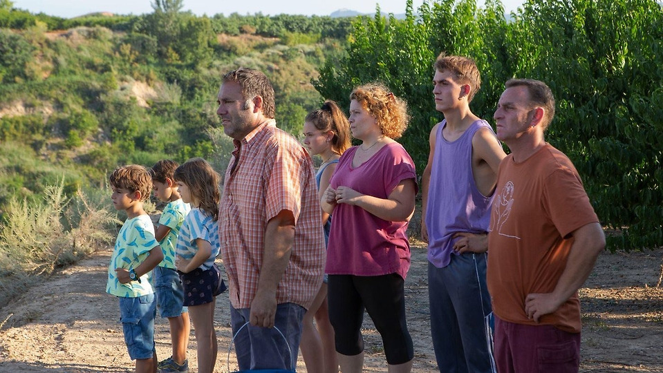 ‎Peaches or Weed: Carla Simón’s ALCARRÀS and the Rural Renaissance in ...