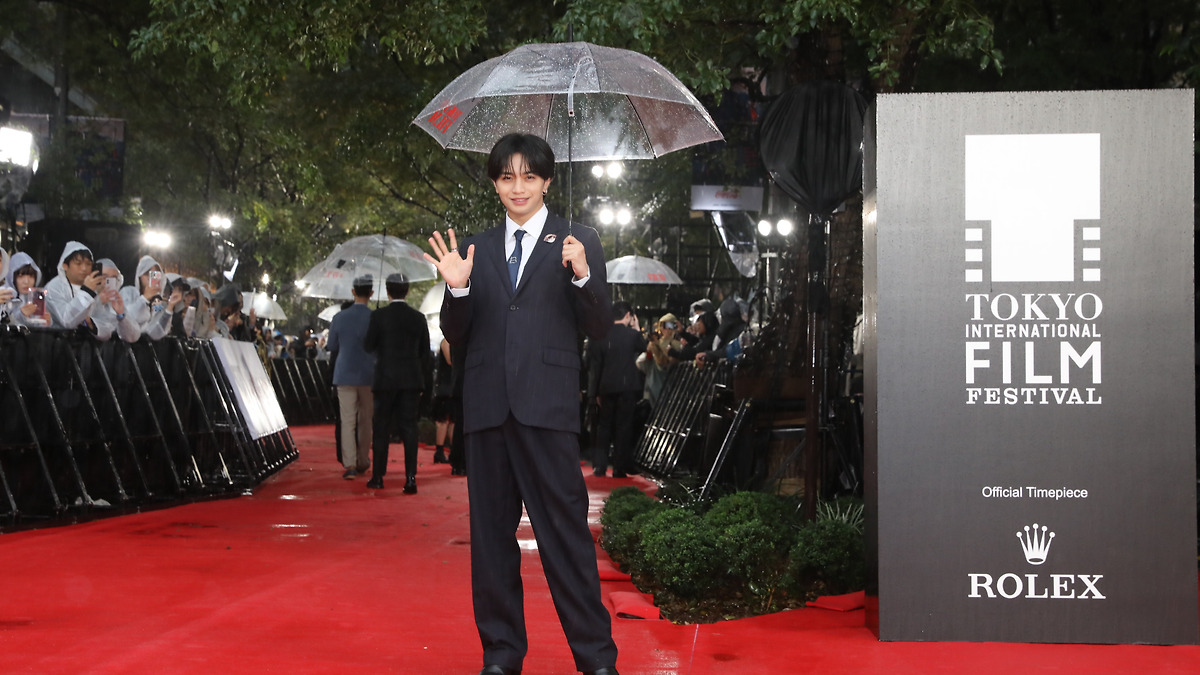 ‎Cascading Red Carpet Glistens Under a Steady Rain as TIFF Kicks Off ...